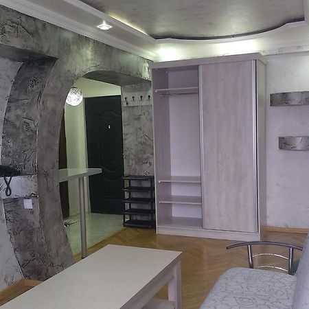 Irakli'S Apartment With Sea View บาทูมิ ภายนอก รูปภาพ