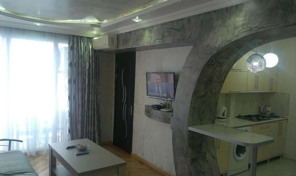 Irakli'S Apartment With Sea View บาทูมิ ห้อง รูปภาพ