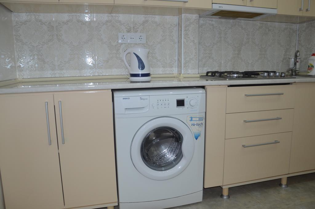 Irakli'S Apartment With Sea View บาทูมิ ห้อง รูปภาพ