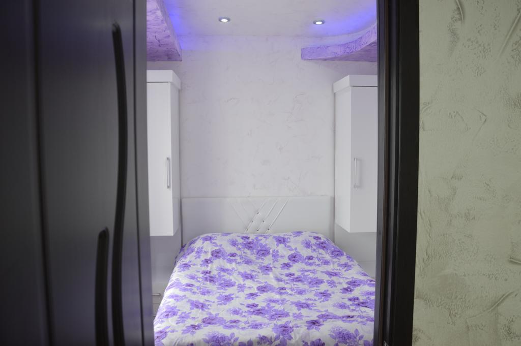 Irakli'S Apartment With Sea View บาทูมิ ห้อง รูปภาพ